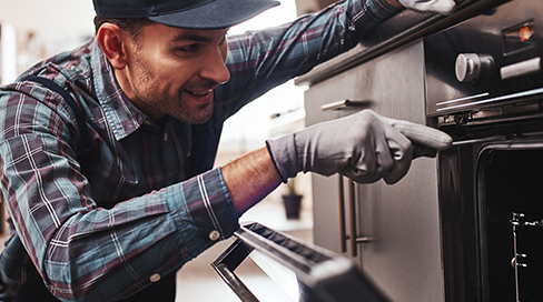 Certified Techman technician providing same-day stove and oven repair in Ottawa, servicing brands like Samsung, LG, and Whirlpool in Kanata and Nepean.