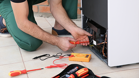 Certified Techman technician performing same-day refrigerator repair in Ottawa, providing expert diagnostic and repair service for Samsung and LG fridges in Kanata and Nepean.